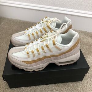 Nike Women’s Airmax 95 size 9 Desert Sand/Metallic Gold